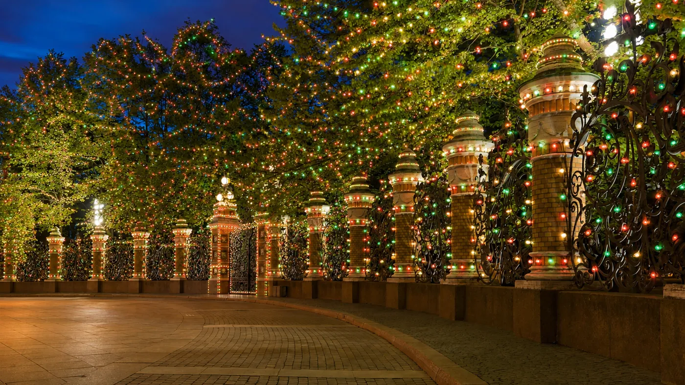 HOA and neighborhood entrance holiday lighting in Metro Atlanta